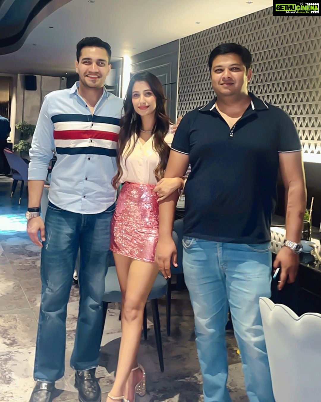 Maera Mishra Instagram - My whole heart.❤️🥹 Thankyou guys for everything ❤️ #birthday2023 #turned26 #family