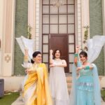 Maera Mishra Instagram - Happiness is when we get a chance of costume after two weeks 💃🏻 It was so much fun doing this with @maeramishra @bansalsmita_ #reelsinstagram #reelsvideo #reelsexplore #dancereels #bhagyalakshmi Mumbai - मुंबई