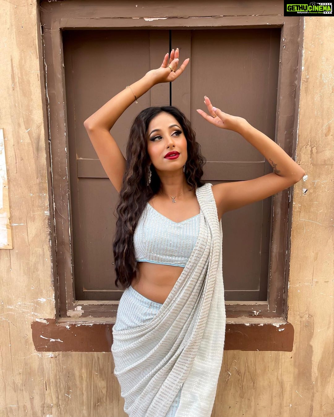 Maera Mishra Instagram - Be A Cupcake In A World Full Of Muffins. 🌸 Styled by @tripzarora ❤️