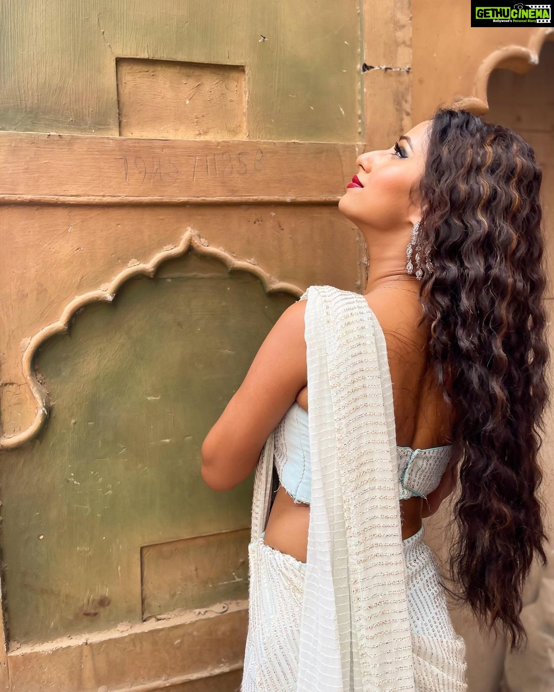 Maera Mishra Instagram - Be A Cupcake In A World Full Of Muffins. 🌸 Styled by @tripzarora ❤️