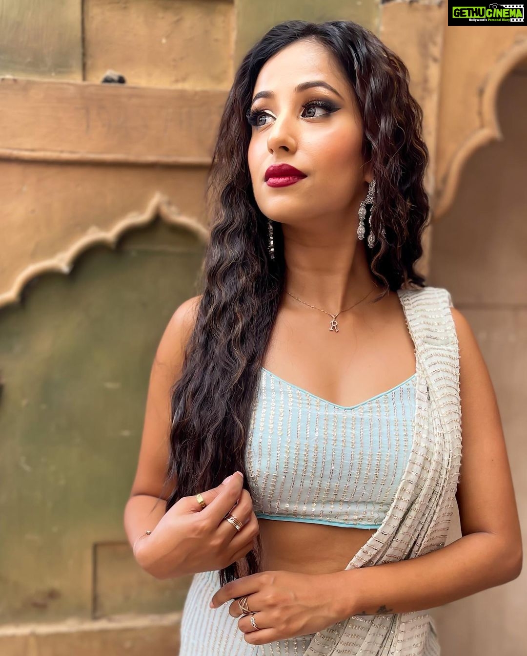 Maera Mishra Instagram - Be A Cupcake In A World Full Of Muffins. 🌸 Styled by @tripzarora ❤️