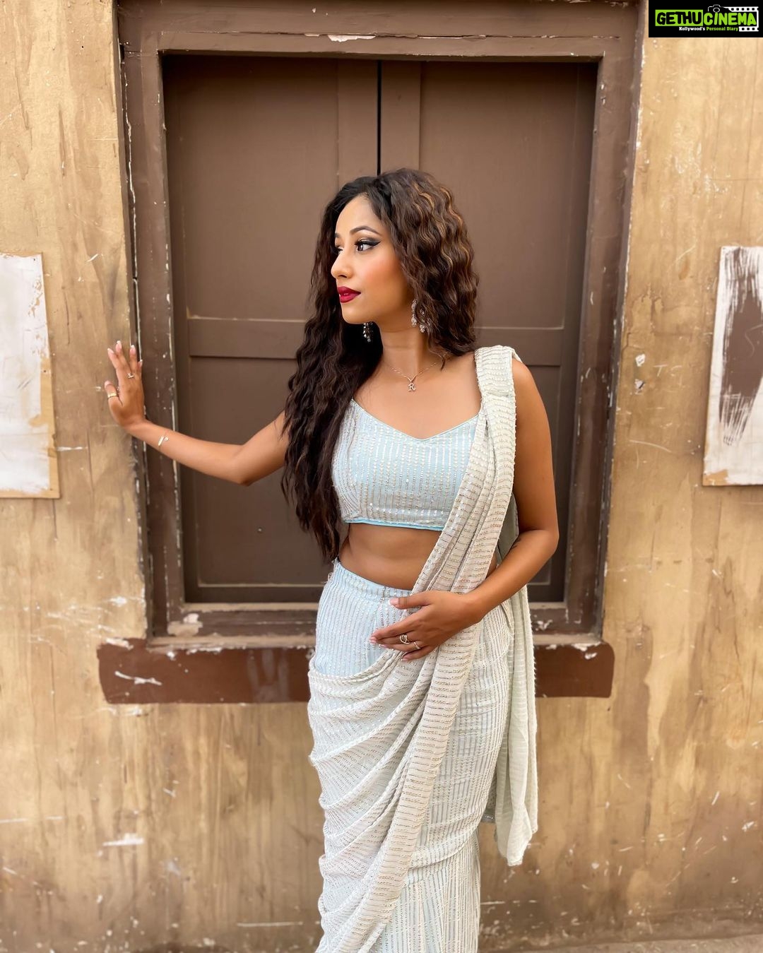 Maera Mishra Instagram - Be A Cupcake In A World Full Of Muffins. 🌸 Styled by @tripzarora ❤️