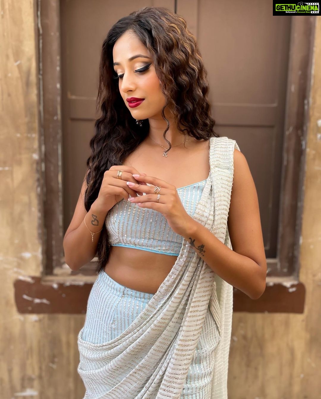 Maera Mishra Instagram - Be A Cupcake In A World Full Of Muffins. 🌸 Styled by @tripzarora ❤️