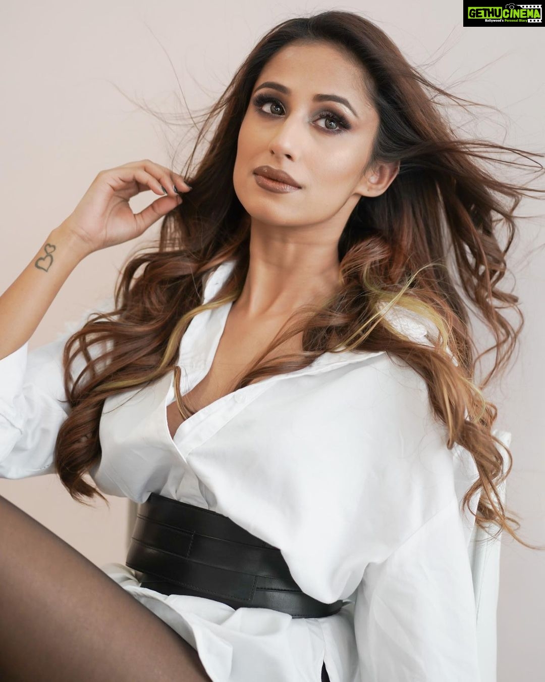 Maera Mishra Instagram - Sunshine Mixed With A Little Hurricane. 🌸 MUA @dishisanghvii 🫶🏻