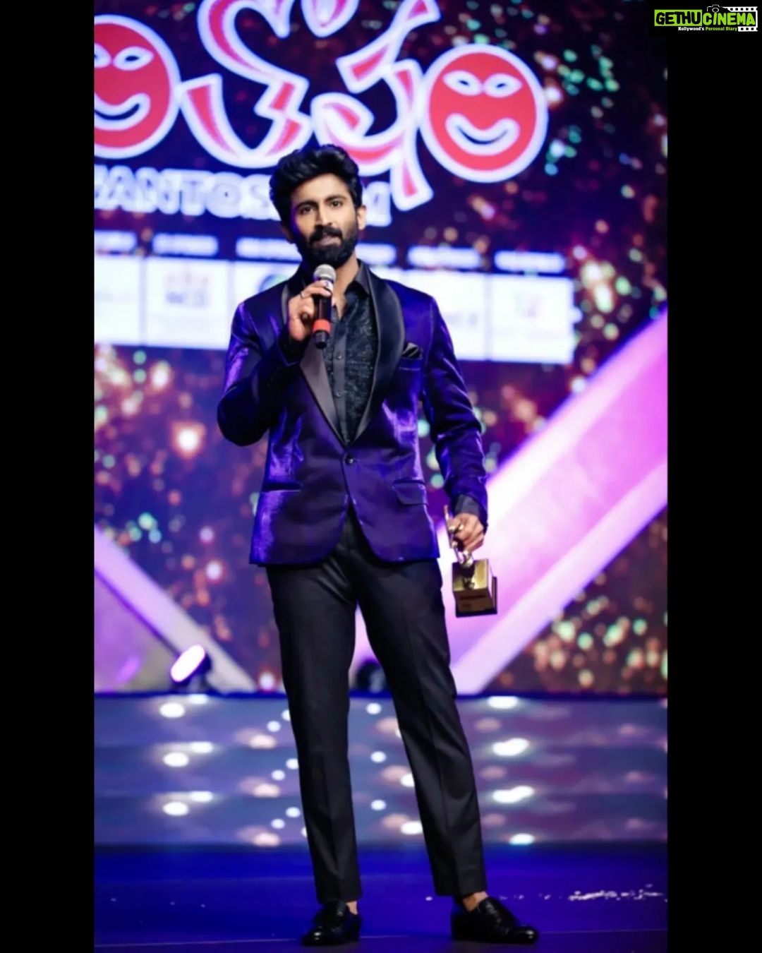 Mahendran Instagram - சேதுணா பிறந்தநாள்ல சொல்றது பொருத்தமா இருக்கும்! சினிமாவ சுவாசிக்கிர எனக்கு, இளம் பவானி பாத்திரம் தந்து அழகு பார்த்த @lokesh.kanagaraj ணா #Vijay ணா @actorvijaysethupathi ணா & அனைத்து டெக்னிசியன்சுக்கும் நன்றி! அந்த நன்றி கடன அடைக்க இந்த விருது அண்ணன்களுக்கே! #SanthoshamAwards #Master #thalapathyvijay #vijaysethupathi #lokeshkanagaraj #kuttybhavani @jagadish_palanisamy @7_screenstudio