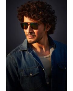 Mahesh Babu Instagram - BTS... 😁

Photography: @jatinkampani
Hair: @aalimhakim
Makeup: #PattabhiRamarao
Styling: @the.vainglorious
