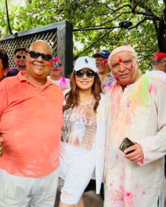 Mahima Chaudhry Instagram - Heartbroken. Life is uncertain yes .
Since I started my journey in films You were my biggest cheer leader @satishkaushik2178 . U & @anupampkher.
U gone too soon. Had I known this was our last meeting would have hugged u longer,talked more …
Trying to find peace in knowing you were celebrating life till the last day, enthusiastically working and happy & joyous.
Hoping family & friends find strength to endure the pain .