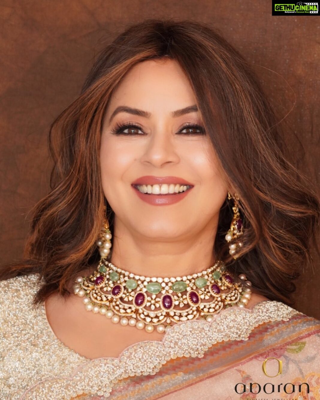 Mahima Chaudhry Instagram - Smile @abarantimelessjewellery #jewellery #indianjewellery