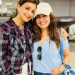 Mahima Chaudhry Instagram – @iamsonalibendre I love you ❤️YOU=SUNSHINE ☀️ 
I ran into sunshine today guys 
We all Have always been such big fans of .. of her style, grace, beauty omg 😱  her bravery and she’s so inspiring..and so so much more❤️
When @anupampkher shared the news about my cancer detection in june sonali gave me the warmest , longest call, That chat was so calming, comforting I remember I slept like a baby post that .. after a really long time.
Love her❤️