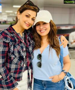 Mahima Chaudhry Instagram - @iamsonalibendre I love you ❤️YOU=SUNSHINE ☀️ 
I ran into sunshine today guys 
We all Have always been such big fans of .. of her style, grace, beauty omg 😱  her bravery and she’s so inspiring..and so so much more❤️
When @anupampkher shared the news about my cancer detection in june sonali gave me the warmest , longest call, That chat was so calming, comforting I remember I slept like a baby post that .. after a really long time.
Love her❤️