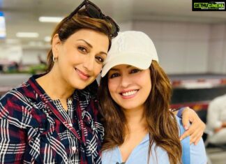 Mahima Chaudhry Instagram - @iamsonalibendre I love you ❤️YOU=SUNSHINE ☀️ I ran into sunshine today guys We all Have always been such big fans of .. of her style, grace, beauty omg 😱 her bravery and she’s so inspiring..and so so much more❤️ When @anupampkher shared the news about my cancer detection in june sonali gave me the warmest , longest call, That chat was so calming, comforting I remember I slept like a baby post that .. after a really long time. Love her❤️