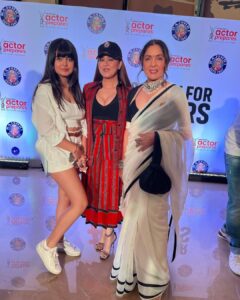 Mahima Chaudhry Instagram - Uunchai releases today !@anupampkher u managed to create a magical evening… loved the film. It was a thrill to watch such wonderful actors all the in one frame.As the film says nothing is impossible… scale new heights … here I go 😂
