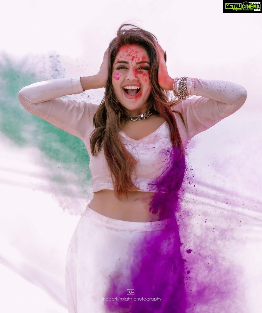 Mahima Nambiar Instagram - Happy holi from me to you 😘 📸 @shabarivalappil #happyholi #colors #festival #holi #happiness