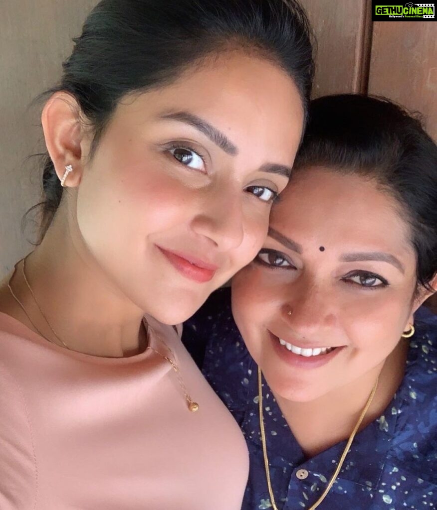 Mahima Nambiar Instagram - Happy birthday Amma ❤️ I love you ,I love you , I love you , I love you and I love you . That’s it !! Thank you for being my biggest fan and for always cheering me up.Your support through the years has given me the strength and the confidence to be who I am today. I cannot imagine who I would have been without a fierce woman like you to guide and shape me. Thank you so much! #Birthday #momsbirthday #happybirthdaymom #thankyou #mylifeline #partnerincrime #iloveyou #xeroxcopy
