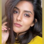 Mahima Nambiar Instagram - “Never ask a girl with winged eyeliner why she’s late.” 💁🏻‍♀️ Hugs to my make up artist @pinkyvisal 💕 #makeup #eyemakeup #naturalsmokeyeye #beforeshootclick #eyespeak #poser #sundaypost #morningvibes #goodhairday