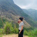 Mahima Nambiar Instagram - Smile please 😁 📸 Amma @vidyapalat #photodump #valatty #happydog #kattankappi #hills Illikkal Kallu