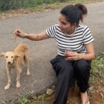 Mahima Nambiar Instagram – Smile please 😁
📸 Amma @vidyapalat 

#photodump #valatty #happydog #kattankappi #hills Illikkal Kallu