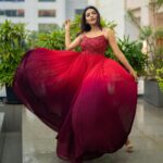 Mahima Nambiar Instagram – #Naadu Promotions
Wearing : @sameenasofficial
Accessories: @rimliboutique
Clicked by : @shotsbyyoga
#naadumovie #promotions #actorslife #outfitoftheday #wakeupanddressup #photoshoot #ombre #red #chembarathi