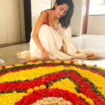 Mahima Nambiar Instagram - And it went like this 🌸 #lateonampost #onam #pookalam #celebrations #familytime