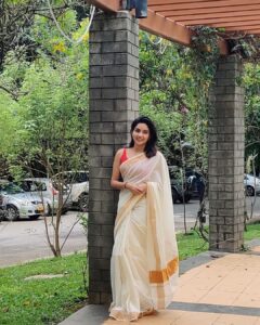 Mahima Nambiar Instagram - And it went like this 🌸

#lateonampost #onam #pookalam #celebrations #familytime