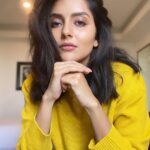 Mahima Nambiar Instagram - “Never ask a girl with winged eyeliner why she’s late.” 💁🏻‍♀️ Hugs to my make up artist @pinkyvisal 💕 #makeup #eyemakeup #naturalsmokeyeye #beforeshootclick #eyespeak #poser #sundaypost #morningvibes #goodhairday