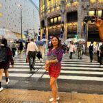 Malavika Instagram – Getting lost in the maze of Japan’s charming streets and finding beauty at every turn 🎌 Shinjuku Tokyo,Japan (日本东京，新宿）