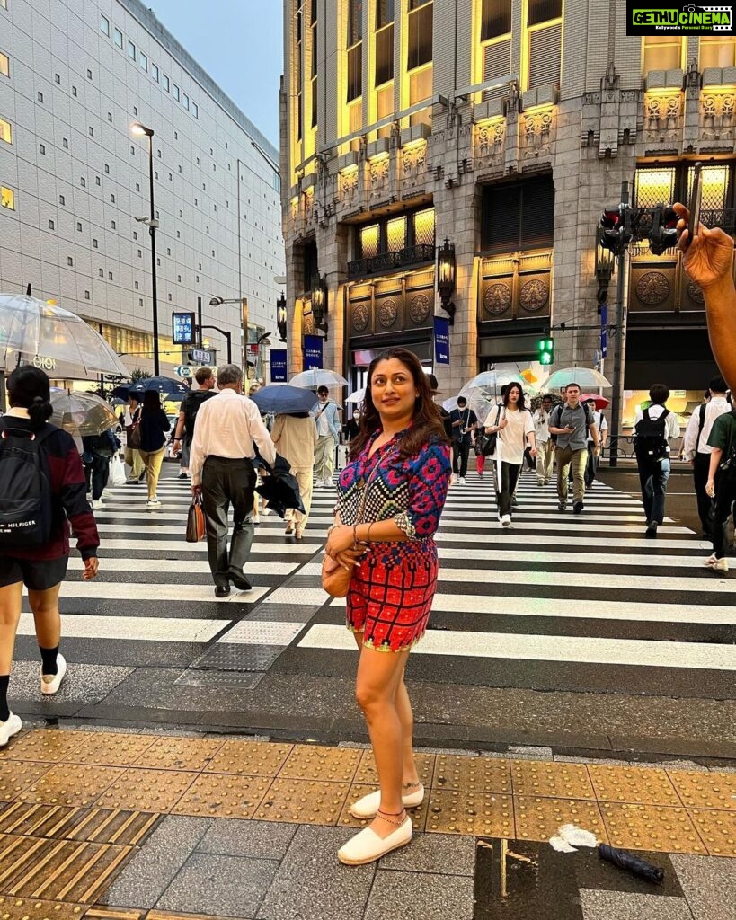 Malavika Instagram - Getting lost in the maze of Japan's charming streets and finding beauty at every turn 🎌 Shinjuku Tokyo,Japan (日本东京，新宿）