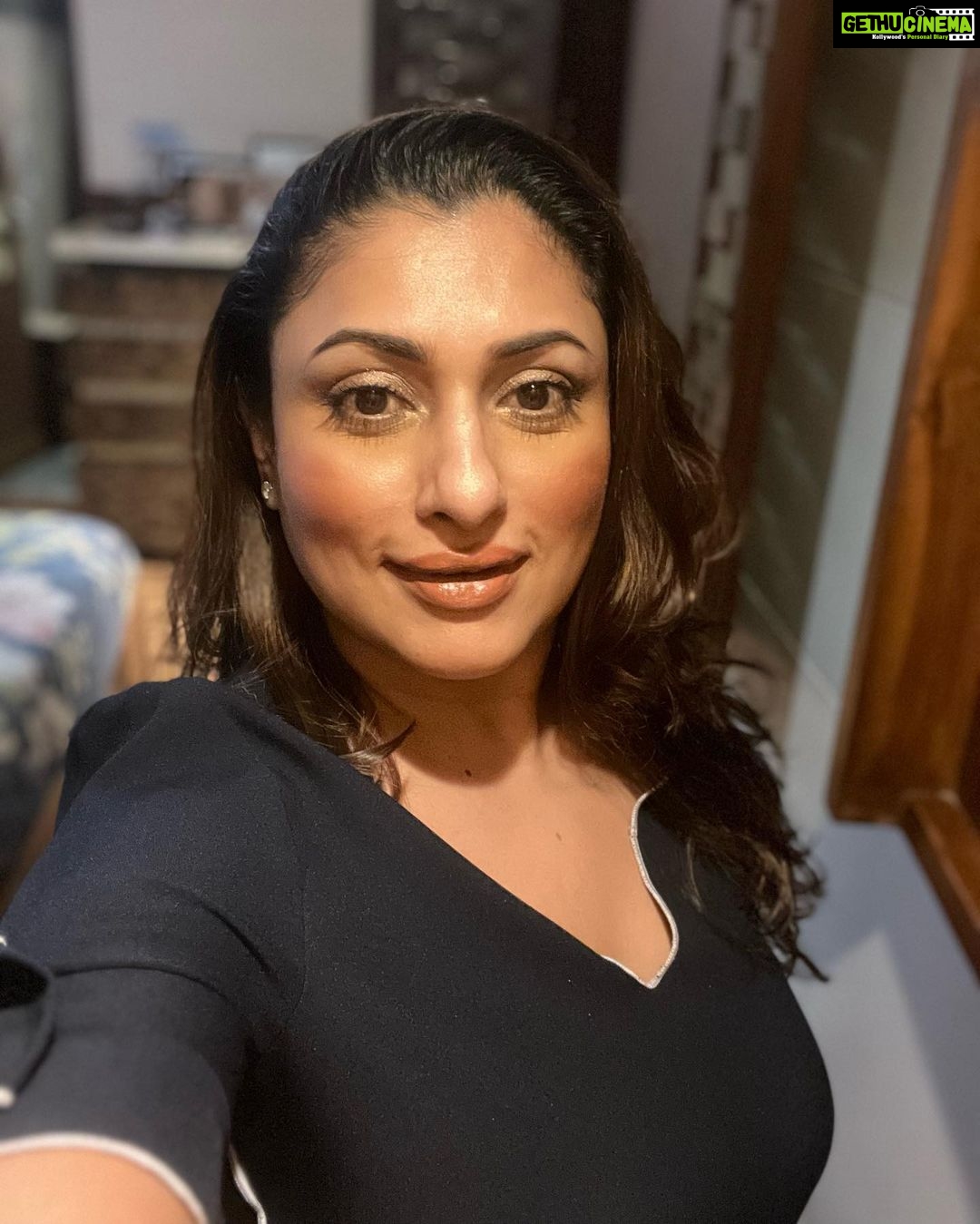 Malavika Instagram - bothers them that I’m unbothered🤣💯