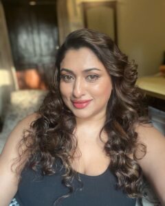 Malavika Instagram - I’m a Queen crowded in my own curls ✨♥️