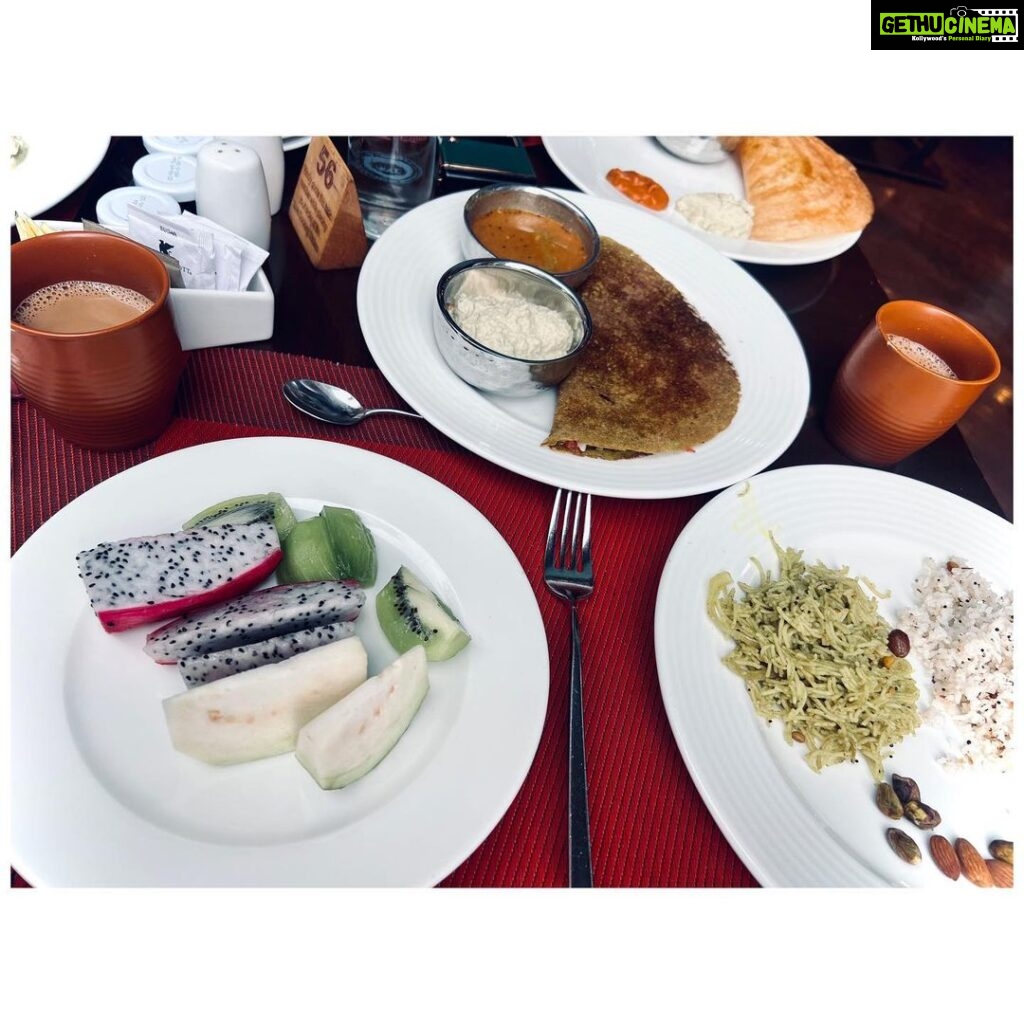Malavika Menon Instagram - Breakfast is better when we eat together 🥰🌈❤️ #breakfast #wednesday #instagram #mm