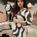 Malavika Menon Instagram - Rare✨❤️unique✨🌈mannequin 😄 Mua @sreegeshvasan_makeupartist Thanku @promy1982 @vanithya for this comfy wear😍 Capture @ansari__nassar