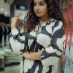 Malavika Menon Instagram - Rare✨❤️unique✨🌈mannequin 😄 Mua @sreegeshvasan_makeupartist Thanku @promy1982 @vanithya for this comfy wear😍 Capture @ansari__nassar
