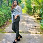 Malavika Menon Instagram - There is something infinitely healing in the repeated refrains of nature… the assurance that dawn comes after night, and spring after winter💚🌿🍃🌳🥝🥬-Rachel Carson Wearing @swayamvarasilksindia #malavikamenon #mm #nature #green #love #grateful #present