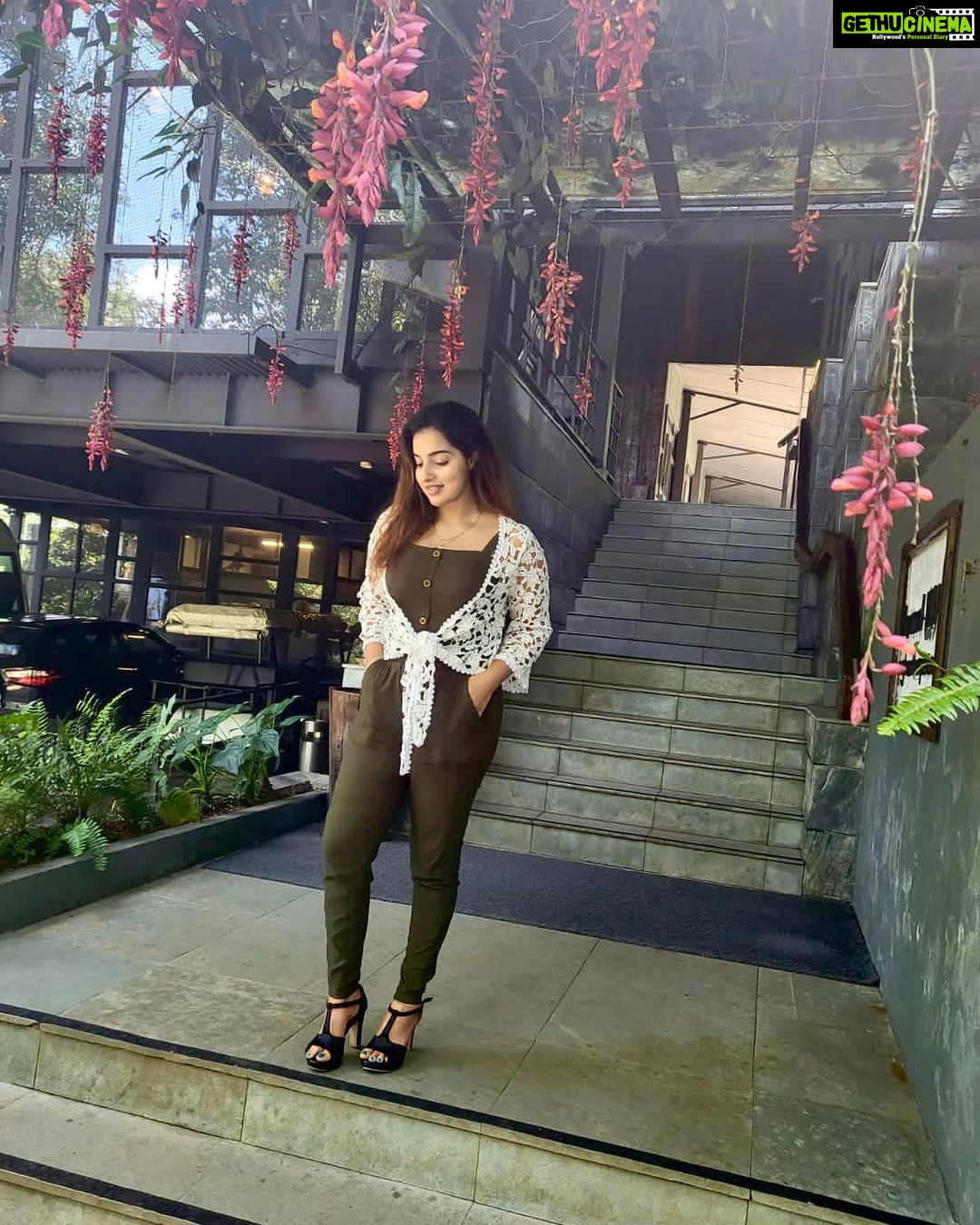 Malavika Menon Instagram - There is something infinitely healing in the repeated refrains of nature… the assurance that dawn comes after night, and spring after winter💚🌿🍃🌳🥝🥬-Rachel Carson Wearing @swayamvarasilksindia #malavikamenon #mm #nature #green #love #grateful #present