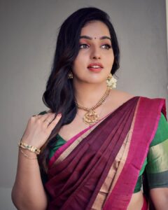 Malavika Menon Instagram - Wear it to flaunt it😍❤️✨ Jewelry @alameen_fashion_jewels Mua @nilesh_biju @dee_pzz_ Shot @albertalex1911