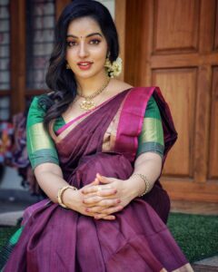 Malavika Menon Instagram - Wear it to flaunt it😍❤️✨ Jewelry @alameen_fashion_jewels Mua @nilesh_biju @dee_pzz_ Shot @albertalex1911