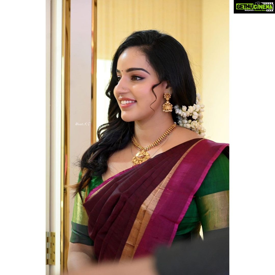 Malavika Menon Instagram - Today❤️💚 Shot @adarsh.k.s Jewelry @alameen_fashion_jewels Mua @nilesh_biju Hair @dee_pzz_