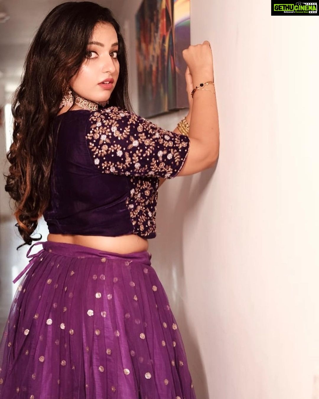Malavika Menon Instagram - Life is better with some purple in itπ₯°π π @yla_designs @yla_online πΈ @fade_daliya @valiant__filims π @naaz_nazim_official Jewel @bridal_rental_jewellery_peony