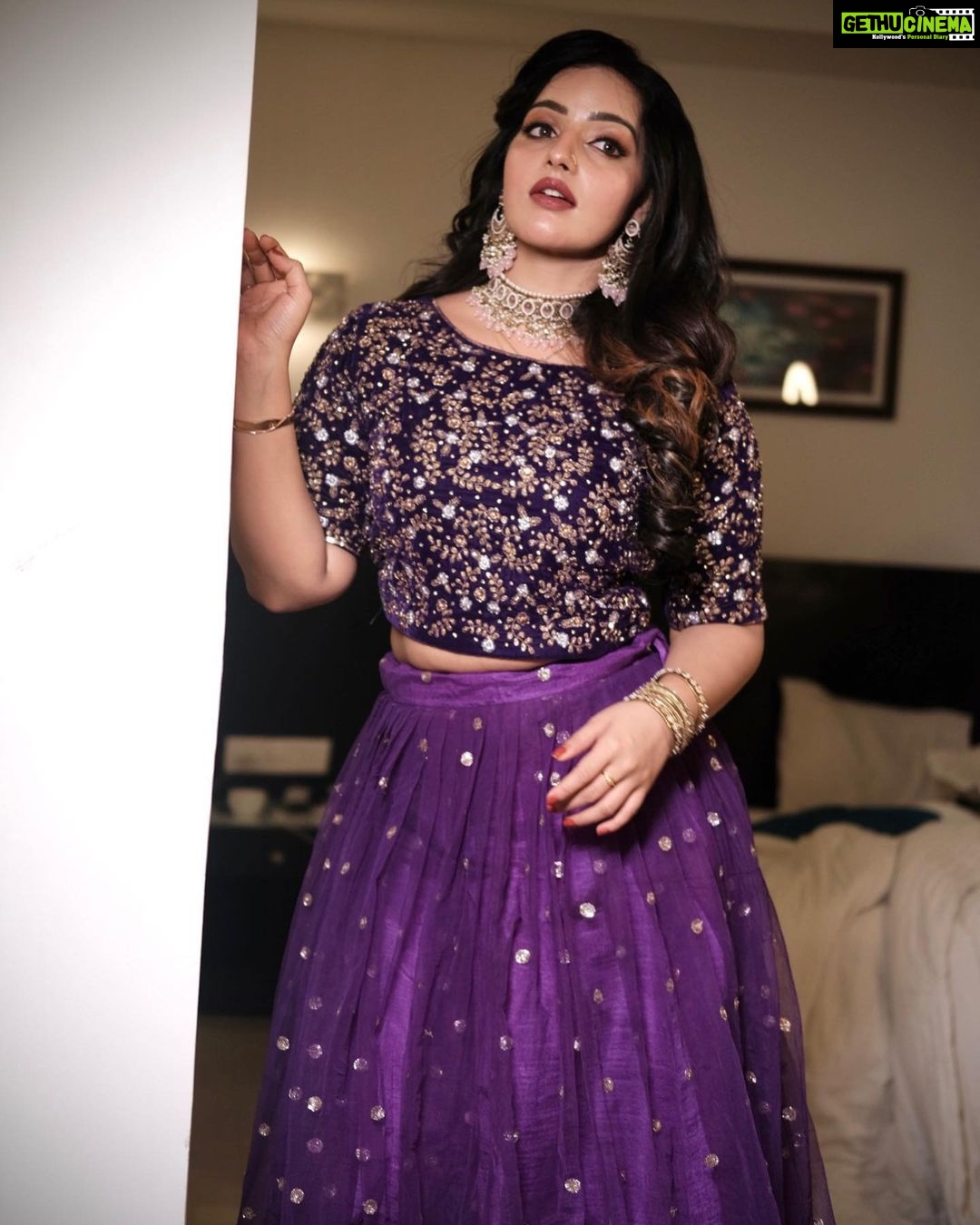 Malavika Menon Instagram - Life is better with some purple in itπ₯°π π @yla_designs @yla_online πΈ @fade_daliya @valiant__filims π @naaz_nazim_official Jewel @bridal_rental_jewellery_peony