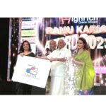 Malavika Menon Instagram - പതിനഞ്ചാമത് രാമു കാര്യാട്ട് അവാർഡ് നിശയിൽ ജനപ്രിയ നടിയ്ക്കുള്ള അംഗീകാരം സമ്മാനിച്ചതിന് ജനകീയ സൗഹൃദവേദി സംഘാടകർക്ക് എന്റെ നന്ദിയും, സ്നേഹവും അറിയിക്കുന്നു!✨🌸🙏 Pc @nithinnarayanan_ Best wishes to @2gathereventss 👍🏻