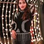Malavika Menon Instagram - #photography #performance #bollywoodsongs #dancelikenooneiswatching ✨ Pc @nithinnarayanan_ Mua @smart_fashions_world @magik_makeover