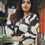 Malavika Menon Instagram - Rare✨❤️unique✨🌈mannequin 😄 Mua @sreegeshvasan_makeupartist Thanku @promy1982 @vanithya for this comfy wear😍 Capture @ansari__nassar