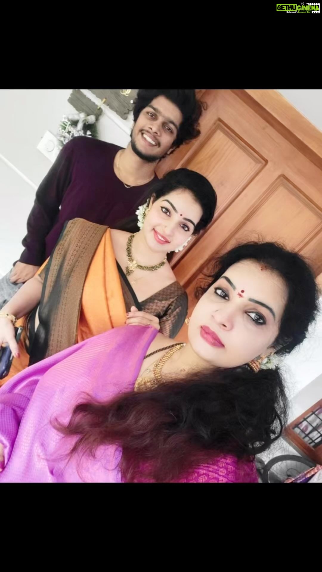Malavika Menon Instagram - To my beautiful bold unique unstoppable best friend ever ❤️😚😘happy Mother’s Day😙mmmmwah love you! ❤️✨☺️🥊😘🤗 #happymothersday #to #every #mom #outhere