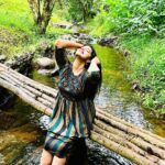Malavika Menon Instagram - Pranayamani thooval kozhiyum….😍🍃🌧️