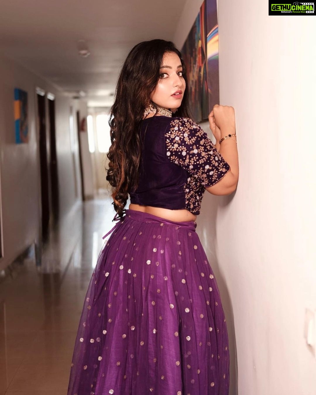 Malavika Menon Instagram - Life is better with some purple in itπ₯°π π @yla_designs @yla_online πΈ @fade_daliya @valiant__filims π @naaz_nazim_official Jewel @bridal_rental_jewellery_peony