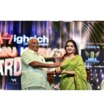 Malavika Menon Instagram - പതിനഞ്ചാമത് രാമു കാര്യാട്ട് അവാർഡ് നിശയിൽ ജനപ്രിയ നടിയ്ക്കുള്ള അംഗീകാരം സമ്മാനിച്ചതിന് ജനകീയ സൗഹൃദവേദി സംഘാടകർക്ക് എന്റെ നന്ദിയും, സ്നേഹവും അറിയിക്കുന്നു!✨🌸🙏 Pc @nithinnarayanan_ Best wishes to @2gathereventss 👍🏻