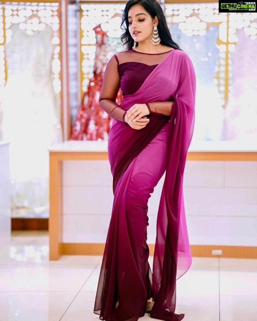 Malavika Menon Instagram - Congratulations and Best Wishes on your Grand Opening! May your business prosper in the coming years! 💖💖💖💖💖 Wearing @yla_designs @yla_online 🥰 Mua @sreegeshvasan_makeupartist 🥰