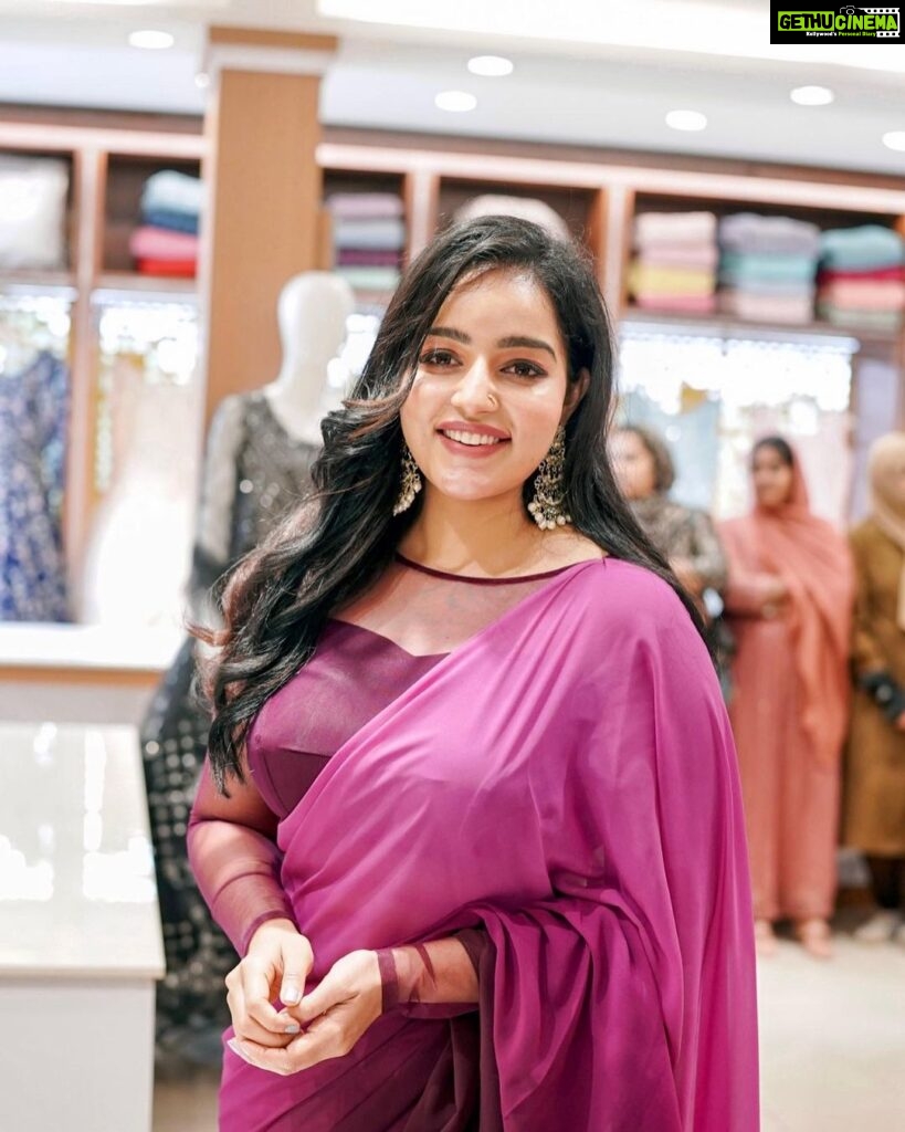 Malavika Menon Instagram - Congratulations and Best Wishes on your Grand Opening! May your business prosper in the coming years! 💖💖💖💖💖 Wearing @yla_designs @yla_online 🥰 Mua @sreegeshvasan_makeupartist 🥰