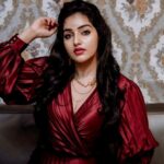 Malavika Menon Instagram - I could come up with a catchy caption but I already got your attention 😉❤️ Shot @_arjun_ak__ Wearing @r&g