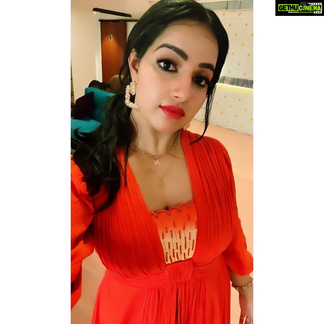 Malavika Menon Instagram - Oh orange 🍊 Mua @unboxunisexsalon Wearing @jasofashions